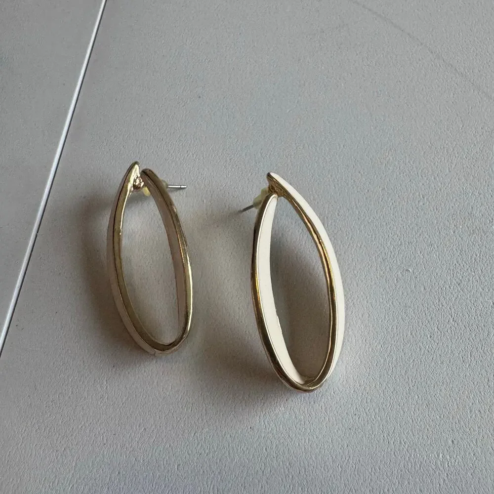 Vintage 80s Gold and white oval stud earrings
